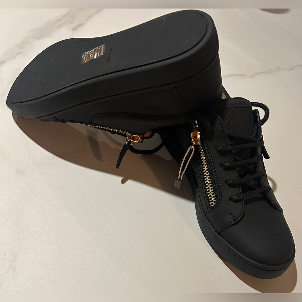 Giuseppe Zanotti Black and Gold Sneakers with Sleek Design - Picture 8 of 9